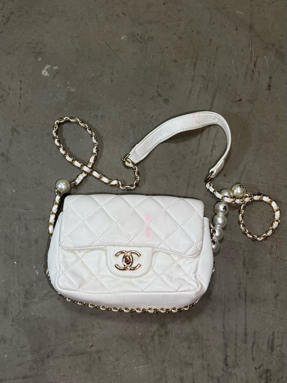 Chanel White Quilted Flap Shoulder Bag Gold Tone Chain Pearl Detail